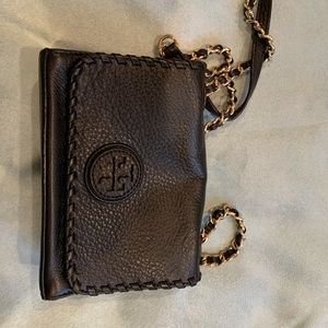 Tory burch cross body black bag with gold chains